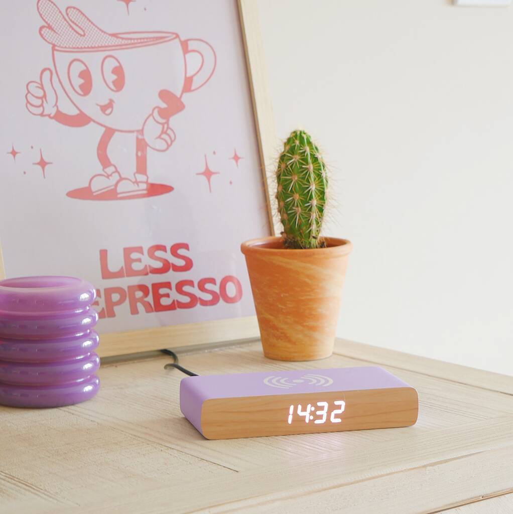 شاحن لاسلكي وساعة منبه بجانب السرير من ستيبليتون رايز تشارج باللون الأرجواني