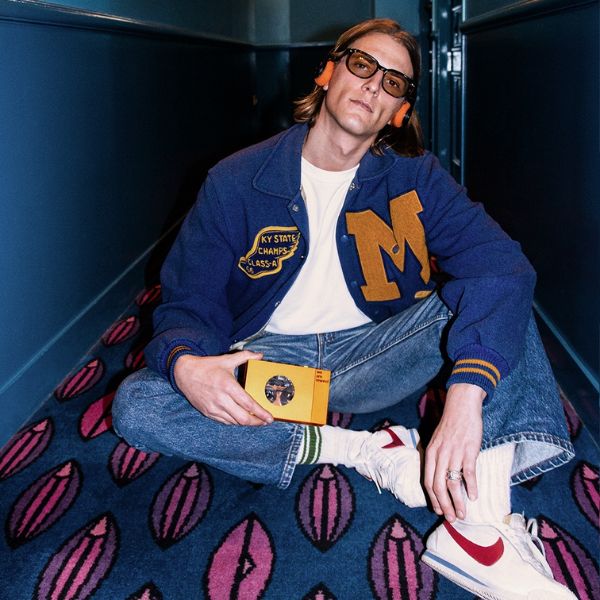 نحن ريوايند - مشغل كاسيت بلوتوث محمول (لون سيرج أورانج)