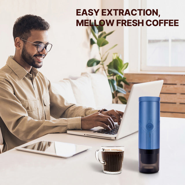 Takeawake - Portable Espresso Machine with Premium Battery Capacity, Self-Heating and  20 Bars Pressure - Pink