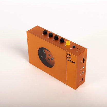 نحن ريوايند - مشغل كاسيت بلوتوث محمول (لون سيرج أورانج)
