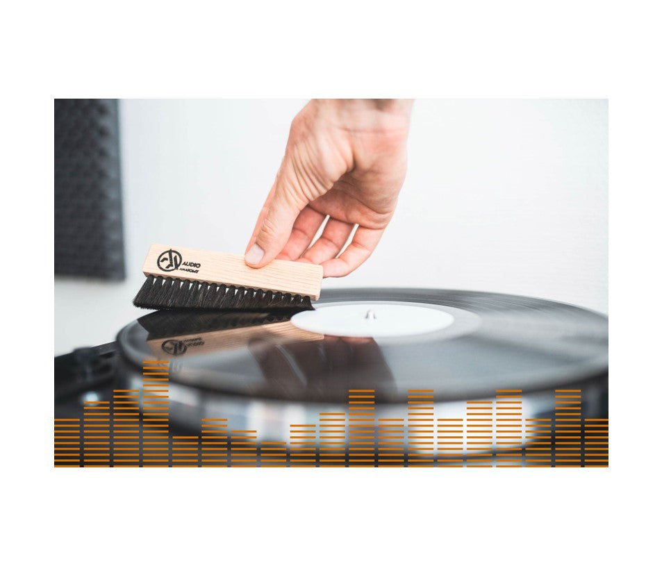 Audio Anatomy - Oak Wood Brush Natural With Antistatic Goat And Nylon Fiber - Deluxe (Dry & Wet Cleaning)